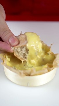 Camembert rôti au four !! #Dailyfood #cuisine #recette #asmr #cheese