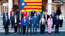 El PP difunde una foto de los ministros de Sánchez con Puigdemont, Junqueras y Otegi y la borra después