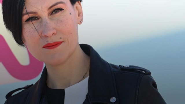 La série française Des gens bien ordinaires réalisée par Ovidie, couronnée d'un Emmy Award