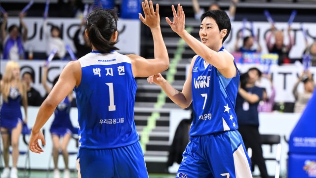 박혜진 19득점 우리은행, 신한은행 꺾고 개막 5연승 / YTN