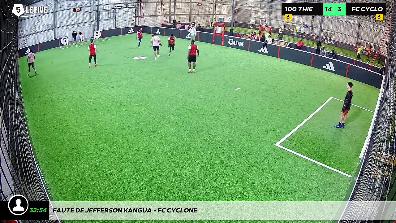 Faute de Jefferson Kangua - FC Cyclone