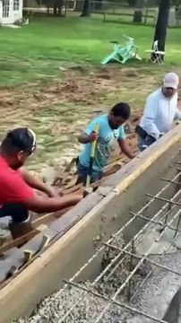 Y'a une petite fuite sur la chappe de béton non ??? Gros fail de chantier