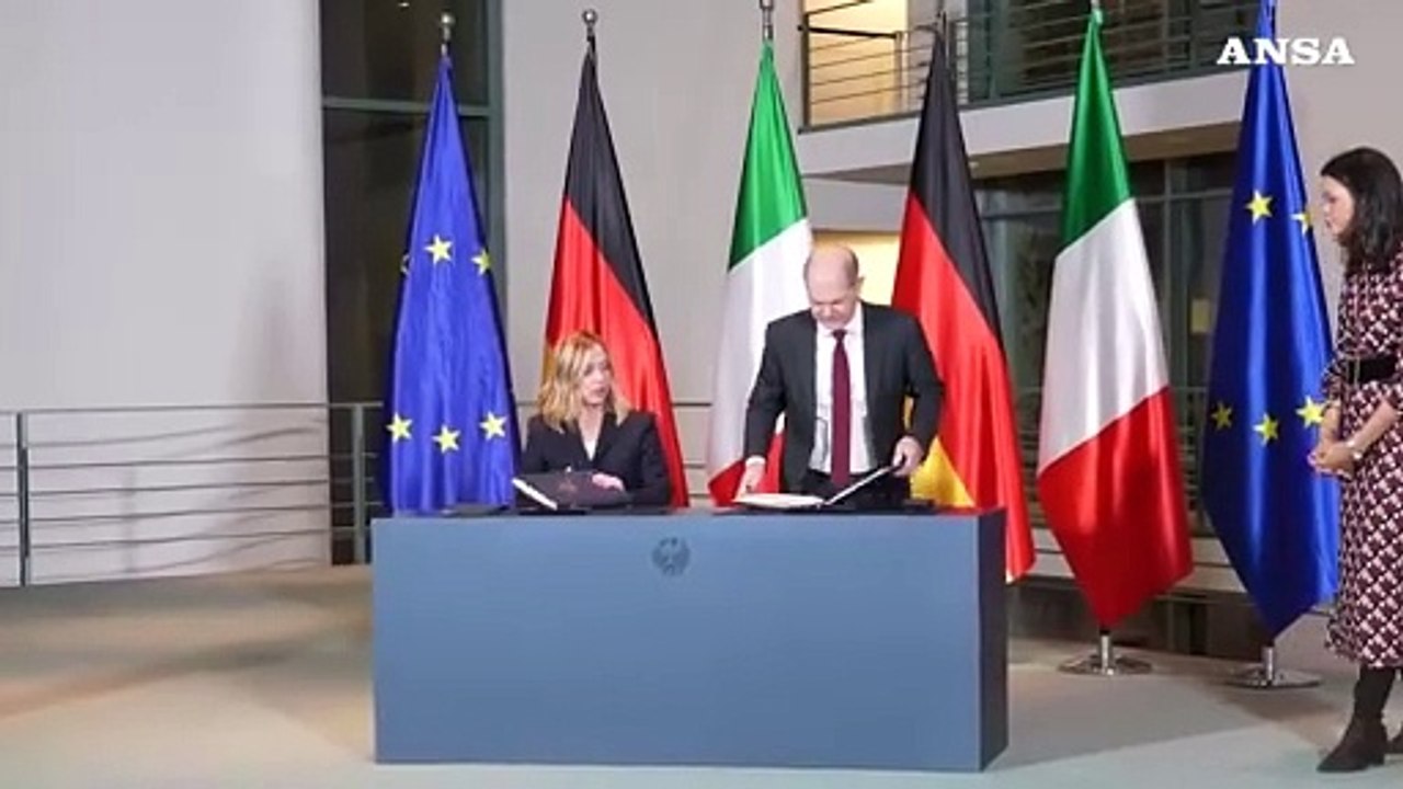 Meloni in Germania, la firma del piano d'azione con Scholz