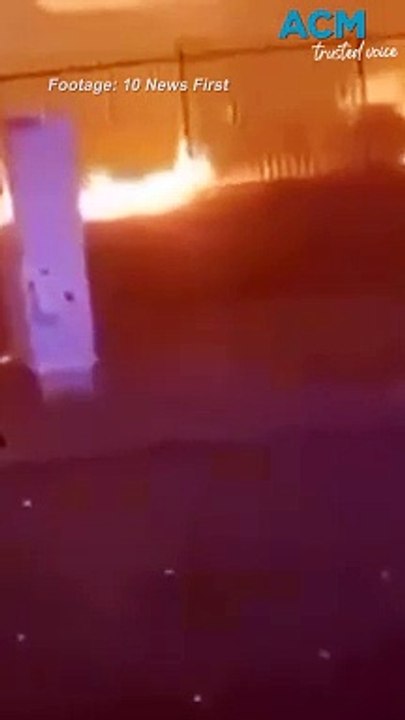 Perth residents evacuate as bushfire rages thro...