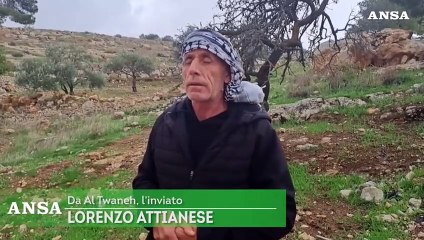 I contadini palestinesi: "I coloni sono armati e ci tolgono le terre"