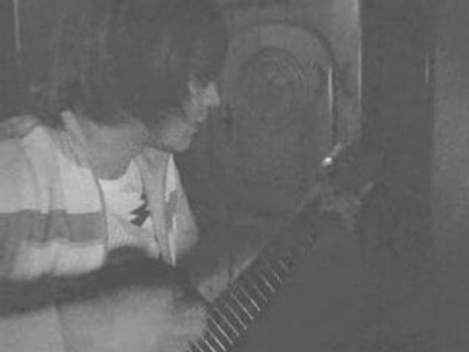 Adri guitare et Simon chante