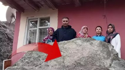Oltu’da dağdan kopan dev kaya parçası eve çarptı