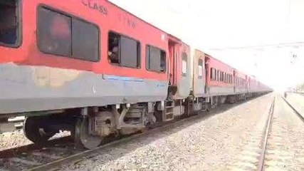 बारां: इयरफोन लगाकर रेलवे ट्रैक पार कर रहा था युवक, ट्रेन की चपेट में आने से मौत
