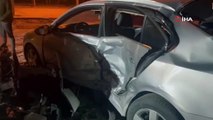 Kavşakta araçla çarpışan otomobil galeriye daldı: 3 yaralı