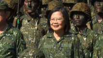 La presidente taiwanese Tsai Ing-wen visita campo di addestramento
