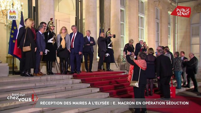 Réceptions des maires à l'Elysée: Emmanuel Macron en opération séduction