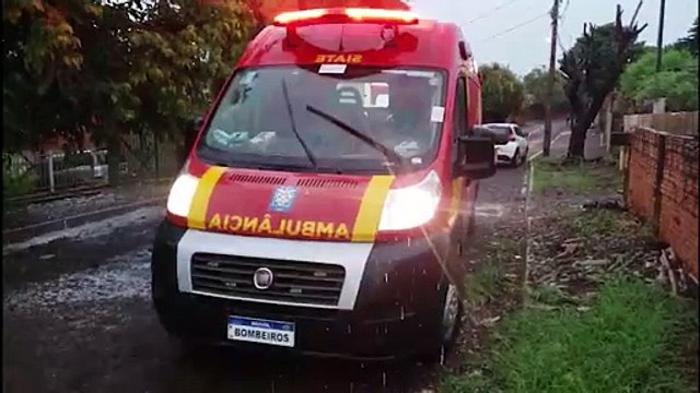 Idosa cai de nuca na sala e precisa ser socorrida pelo Siate no bairro São Cristóvão
