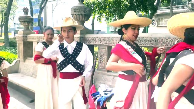 Arielle Dombasle avait dévoilé une vidéo de son passage au Mexique où elle a grandi avec son frère Gilbert et où il repose désormais