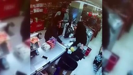 Pendik’te reyondaki fiyat kasada farklı çıkınca kasiyere koltuk değneğiyle saldırdı