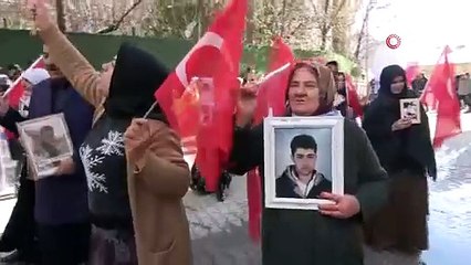 Evlat nöbetindeki anne: “HDP ve PKK ile yüreklerimizle savaşıyoruz”