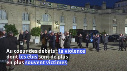 Un millier de maires à l'Elysée reçus par Emmanuel Macron