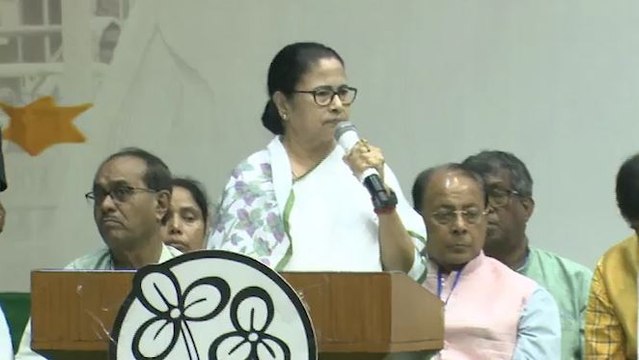 'সবাইকে অ্যালার্ট করছি, তৃণমূলের জন্য যেন একটাও কাজ বন্ধ না হয়', হুঁশিয়ারি নেত্রী মমতার