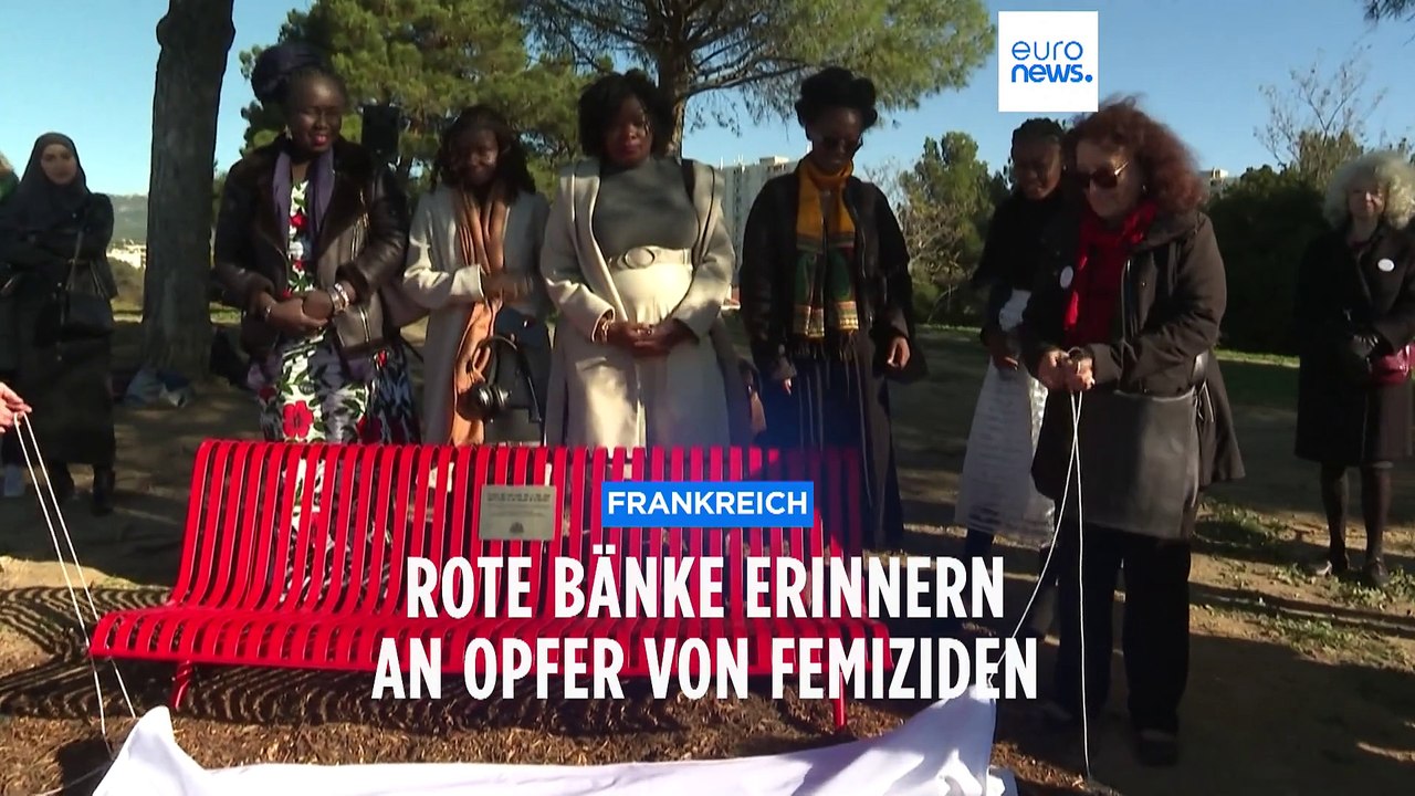 Rote Bänke in Marseille erinnern an getötete Frauen