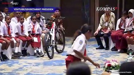Ditanya Siswa SD Bangun Papua Mulai dari Mana, Ini Jawaban Jokowi