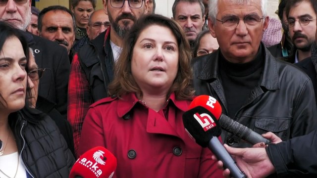 Ertelenen Çorlu tren faciası davası sonrasında açıklama yapan Mısra Öz: “Heyet, içeride bana ‘Şunu tutuklayın’ diyerek tutuklayabilme cesaretini gösterdi, güçleri sadece bana yetiyor!”