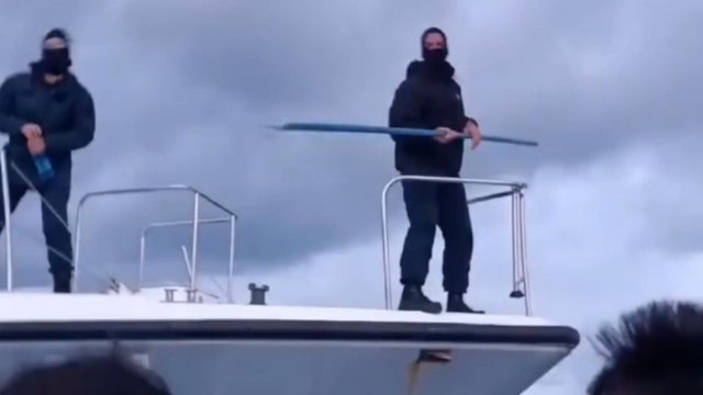 Yunanistan'ın sahil güvenlik ekipleri Afgan göçmenlere denizin ortasında dehşeti yaşattı