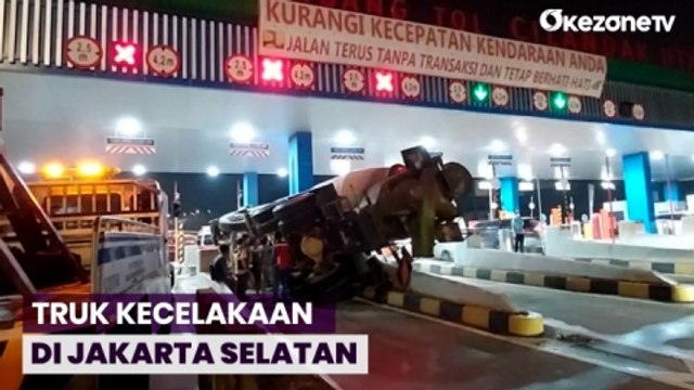 Truk Semen alami Kecelakaan di Gerbang Tol Cilandak Utama