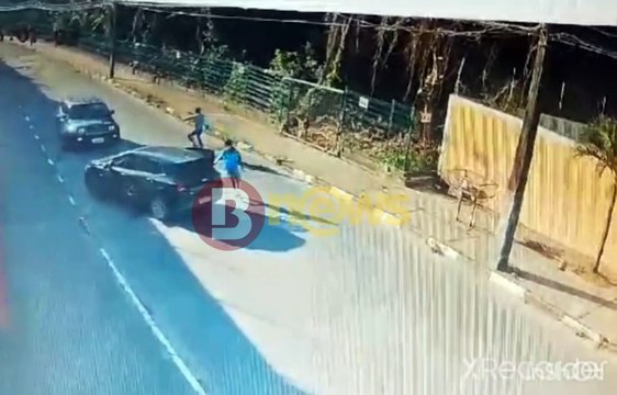 Assaltantes armados abordam motorista de carro de luxo em Lauro de Freitas