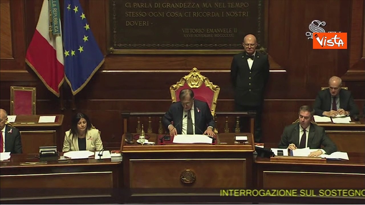 Meloni indossa nastro bianco e rosso contro violenza donne al Question time in Senato