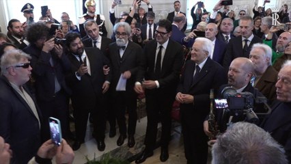 Mattarella riceve i musicisti, al Quirinale si canta "Volare"