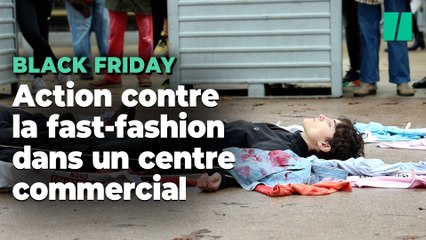 Black Friday : ils dénoncent la fast-fashion près d'un centre commercial