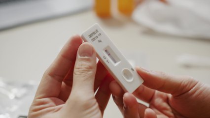 Covid-19 : un virologue alerte sur le spectre d'un retour du virus cet hiver