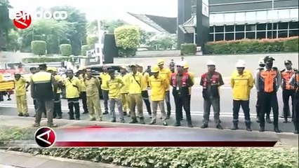 Pemkot Jaksel Potong Kabel Berserakan di Senopati Demi Keamanan Pengguna Jalan