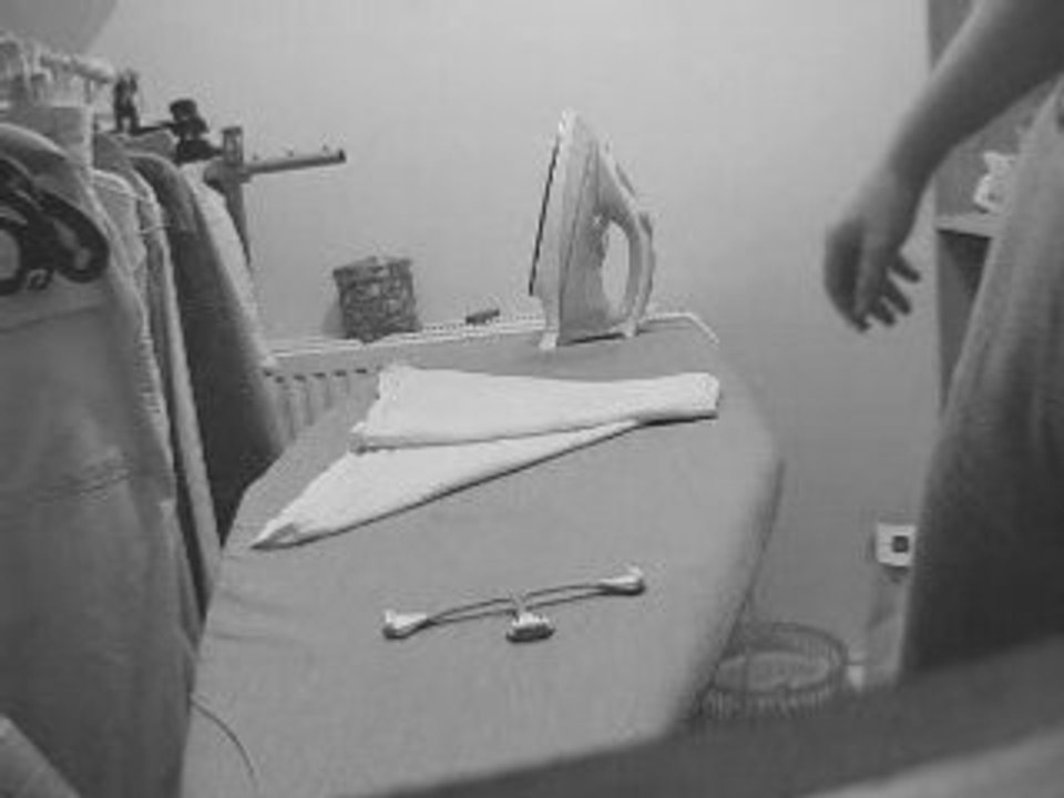 Plier un lange à l'ancienne pour un nourrisson