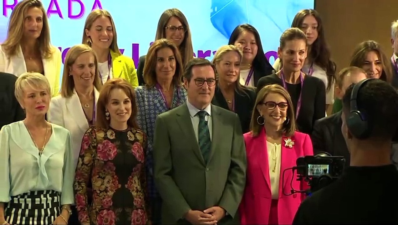 Díaz y los sindicatos valoran la propuesta de la CEOE pero apuntan al IPC para subir el SMI