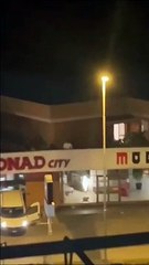 Colico, rubano la cassafiorte: i residenti lanciano i vasi contro i ladri