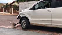 Carros se envolvem em colisão no Bairro Parque São Paulo, em Cascavel