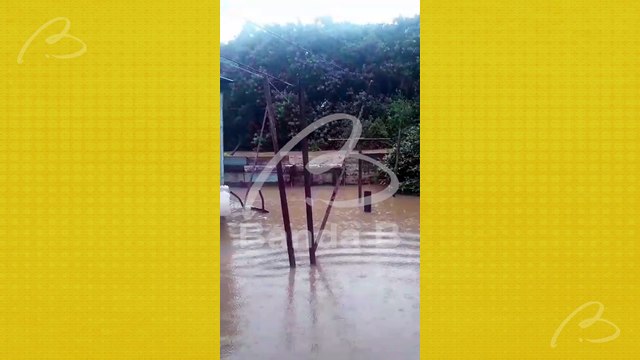 Chuva provoca alagamentos em Curitiba e complica vida de moradores na CIC