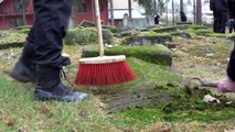 Nowy Targ - kadeci sprzątali stary cmentarz żydowski