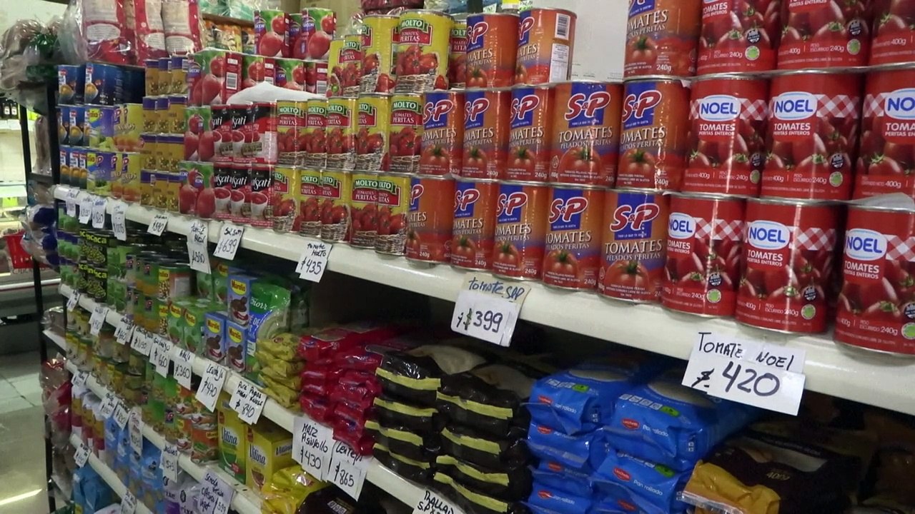 À espera de Milei, preços continuam subindo na Argentina