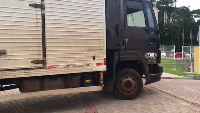 Caminhão furtado em Cascavel é recuperado pela PM em Lindoeste; dois foram detidos