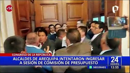 A empujones: Alcaldes de Arequipa intentaron ingresar a sesión de Comisión de Presupuesto