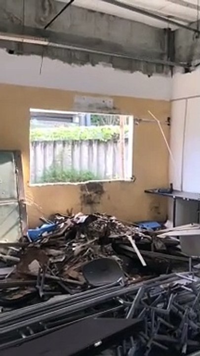 VÍDEO: condições precárias de prédio interditado da Transalvador chamam atenção