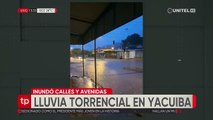 Torrencial lluvia sorprendió a la población de Yacuiba inundando calles y avenidas