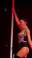 Elodie da impazzire, la pole dance al concerto di Milano