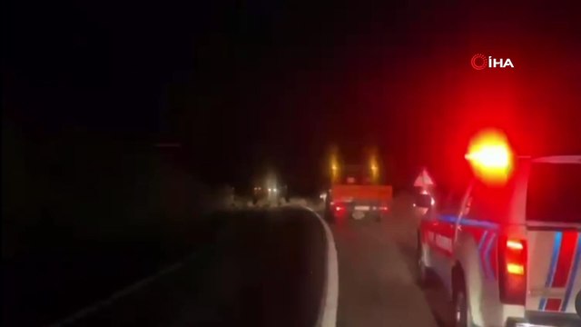 Artvin-Ardahan karayolunda heyelan! Yol ulaşıma kapandı