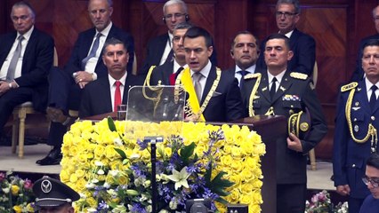 Noboa llama a combatir "la violencia y la miseria" al asumir la presidencia de Ecuador