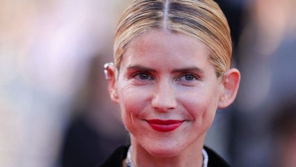 Alice Taglioni prend la place de Sharon Stone dans une pub télé célèbre : les choses ne se déroulent pas comme prévu.