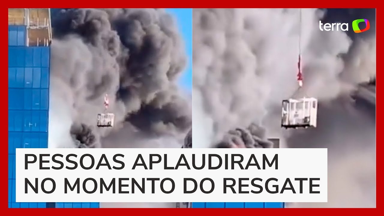 Guindaste resgata homem preso em prédio em chamas na Inglaterra