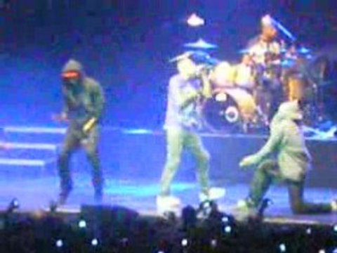 Gimme that chris brown concert paris