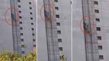 Mersin'de halatı kopan iskeleden düşmemek için balkona atlayan 2 işçi mahsur kaldı